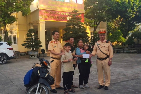 CSGT Gia Lai hỗ trợ gia đình đưa con đi Hà Nội chữa bệnh