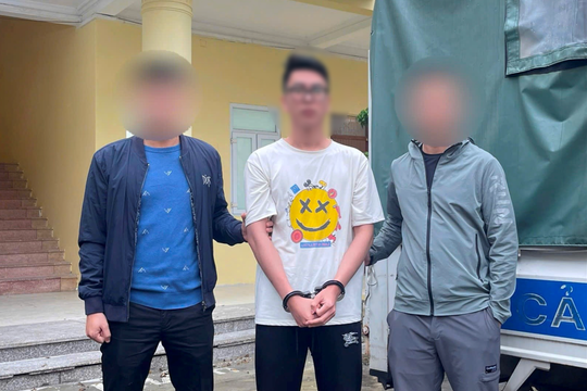 Đối tượng bị truy nã trong nhóm 32 thanh thiếu niên ra đầu thú