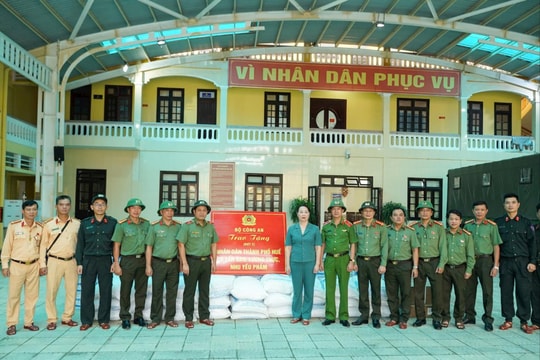 Bộ Công an tiếp sức Huế vượt qua “lũ chồng lũ”