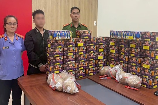 Bắt giữ thanh niên buôn hơn 1 tạ pháo lậu