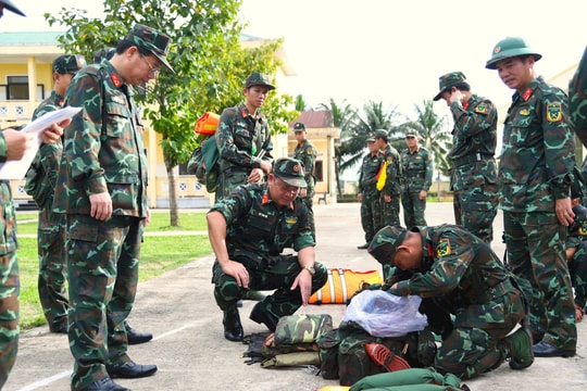 Quân khu 5 kiểm tra ứng phó bão số 13 tại Quảng Ngãi