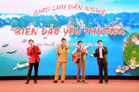 Rực rỡ chương trình nghệ thuật “Biển đảo yêu thương”