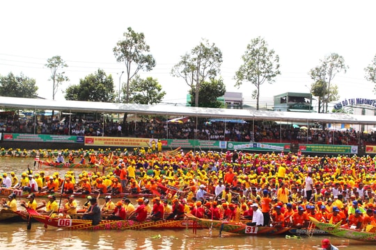 61 đội tranh tài Giải đua ghe Ngo Cần Thơ 2025