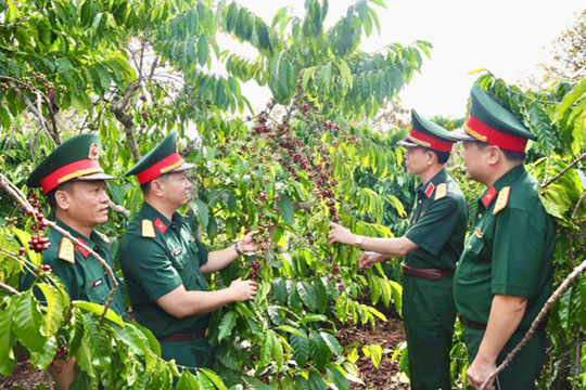 Tư lệnh Binh đoàn 16 kiểm tra nhiệm vụ tại Trung đoàn 719