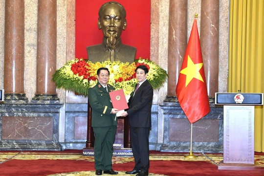 Ông Nguyễn Trọng Nghĩa giữ chức Chủ nhiệm Tổng cục Chính trị QĐND Việt Nam, thăng quân hàm Đại tướng