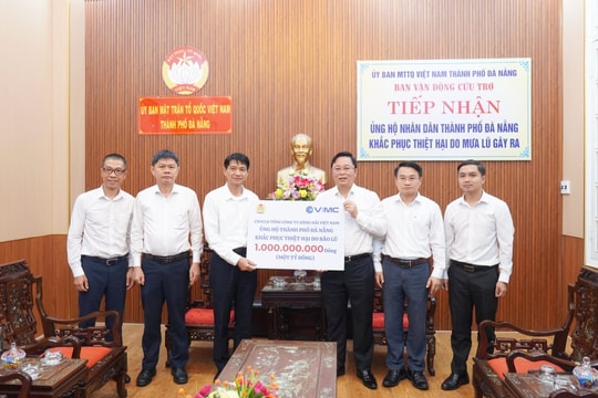 Tổng Công ty Hàng hải và Cảng Đà Nẵng chia sẻ với đồng bào miền Trung