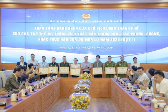 Biểu dương 12 tập thể xuất sắc cùng Huế vượt qua mưa lũ năm 2025
