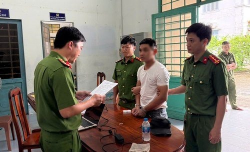 Tạm giam kẻ dùng hung khí đánh người