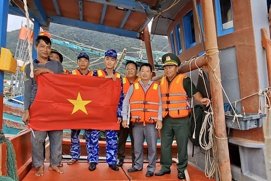 Hải đội 33 tăng cường tuyên truyền chống khai thác IUU cho ngư dân Đặc khu Côn Đảo