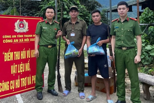 Tới tận nhà dân tuyên truyền, thu hồi súng tự chế