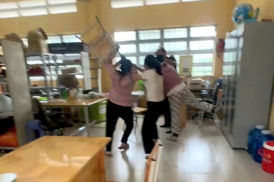 Tây Ninh: Tạm đình chỉ thầy giáo nhắn tin với nữ sinh