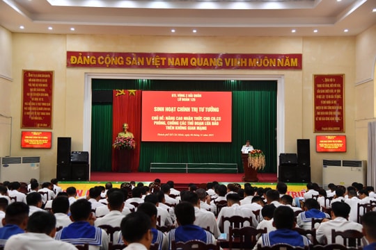 Vùng 2 Hải quân nâng cao nhận thức cho cán bộ, chiến sĩ trong phòng, chống các thủ đoạn lừa đảo trên không gian mạng