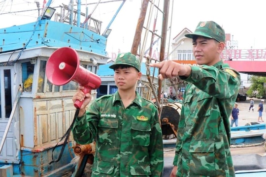 Bộ Xây dựng, Bộ Quốc phòng kiểm tra ứng phó bão và sự cố tàu hàng nước ngoài mắc cạn tại Dung Quất