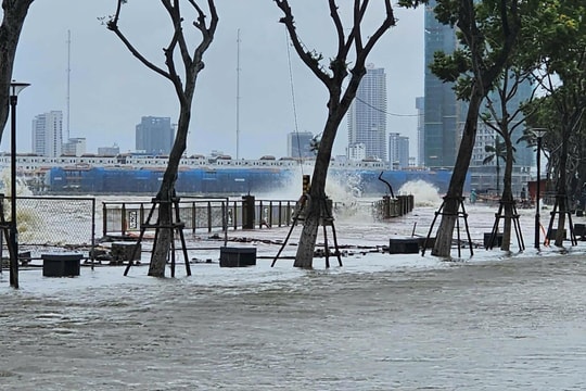 Tiếp tục vận hành các hồ thủy điện đón lũ, cảnh báo nguy cơ ngập lụt