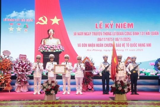 Lữ đoàn 131 Hải quân đón nhận Huân chương Bảo vệ Tổ quốc hạng Nhì
