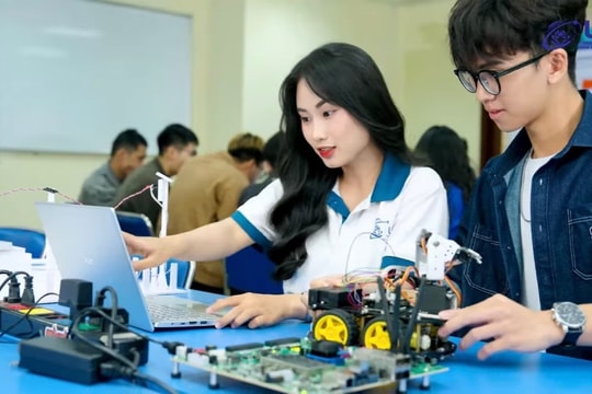 Hai nữ sinh lan tỏa tinh thần Number 1 cùng hành trình tỏa sáng