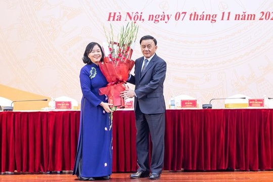 Bà Bùi Thị Minh Hoài giữ chức Chủ tịch Ủy ban Trung ương MTTQ Việt Nam khóa X