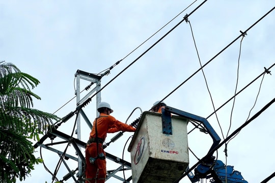 EVNCPC khẩn trương khôi phục cấp điện sau bão số 13 (Kalmaegi)