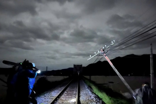 Khẩn trương khắc phục thiệt hại kết cấu hạ tầng đường sắt