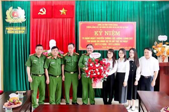 Tặng giấy khen 20 cán bộ, chiến sĩ Công an tỉnh có thành tích xuất sắc trong phối hợp bảo vệ phiên tòa