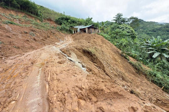 Sơ tán khẩn cấp 26 hộ dân khỏi khu vực có nguy cơ sạt lở, lũ quét
