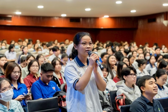 Sinh viên TP.HCM trải nghiệm AI, làm chủ công nghệ