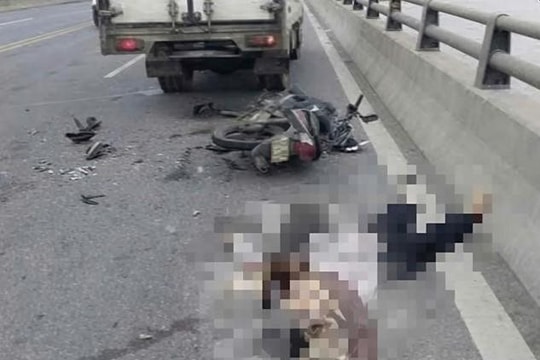 Đâm vào xe tải đang đỗ trên cầu, người đàn ông tử vong tại chỗ