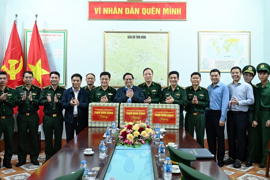 Thủ tướng thăm Đồn biên phòng tại xã biên giới vùng cao Thanh Hóa