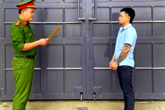 Tháo vòng, nhẫn vàng để khám bệnh, người đàn ông bị bạn chiếm đoạt