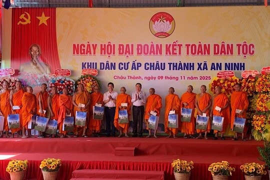 Chủ tịch Quốc hội Trần Thanh Mẫn dự Ngày hội Đại đoàn kết toàn dân tộc tại thành phố Cần Thơ
