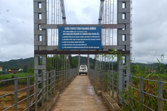 Nghệ An: Nguy cơ mất an toàn cầu treo bị xô lệch