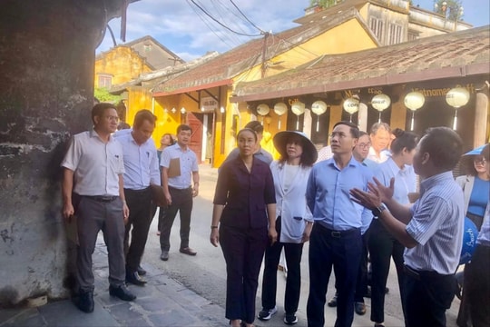 Chủ tịch UBND TP. Đà Nẵng kiểm tra di tích tại Hội An sau bão lụt
