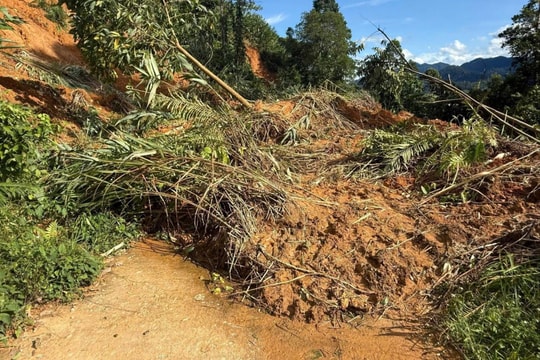 Khẩn trương mở đường tạm, giúp người dân thoát cảnh cô lập