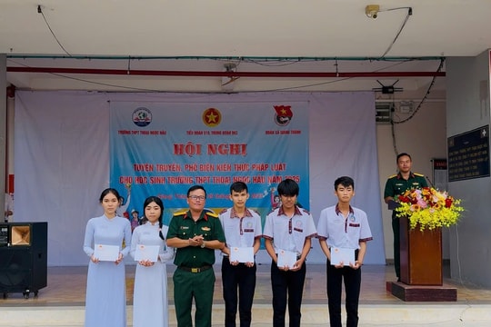 Nâng cao kiến thức pháp luật cho học sinh vùng biên giới