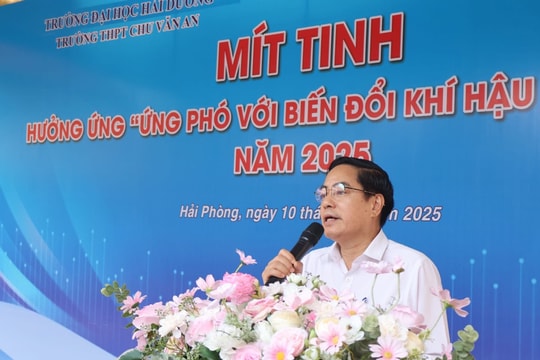 Mít tinh, diễu hành hưởng ứng “Ứng phó với biến đổi khí hậu ngành Y tế”