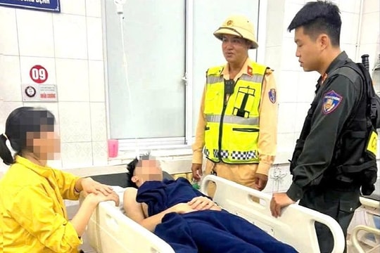 CSGT Phú Thọ dùng xe chuyên dụng cứu học sinh bị đột quỵ