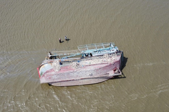 Ngư dân Gia Lai “vật lộn” cứu tàu sau bão số 13: “Cảnh tượng quá khủng khiếp”