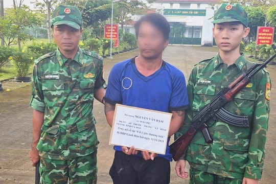 Bắt đối tượng truy nã đang lẩn trốn trên tàu cá