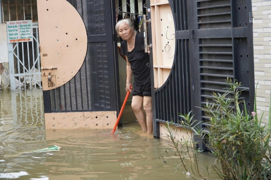 TP.HCM: Hỗ trợ các hộ dân ngập nước vì ảnh hưởng xả lũ