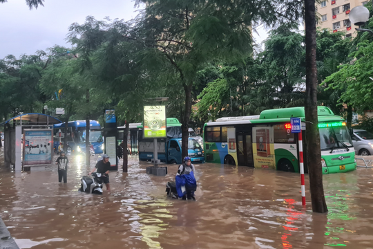 Hà Nội chi 869 tỷ đồng xây công trình khẩn cấp chống ngập, hồi sinh sông Tô Lịch