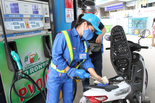 Giá xăng ngày mai (13/11): Sẽ tiếp tục giảm, hay tăng trở lại?