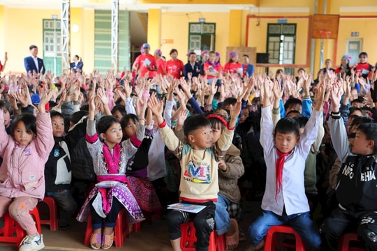 Khởi động chương trình “Pru tình nguyện” 2025: Lan tỏa yêu thương đến học sinh vùng cao Lào Cai