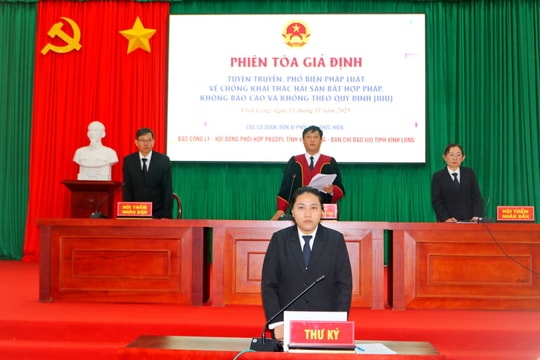 Chật kín người theo dõi phiên tòa giả định chống khai thác IUU tại vùng biển Bình Đại