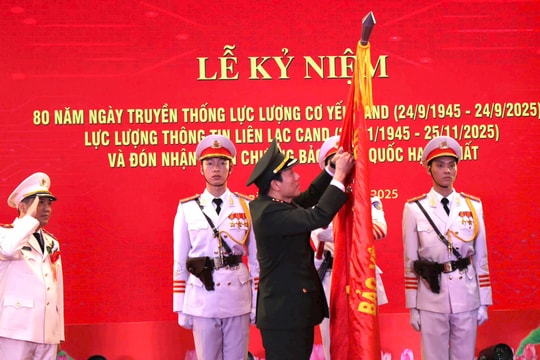 Lực lượng Cơ yếu và Thông tin liên lạc đón nhận Huân chương Bảo vệ Tổ quốc hạng Nhất