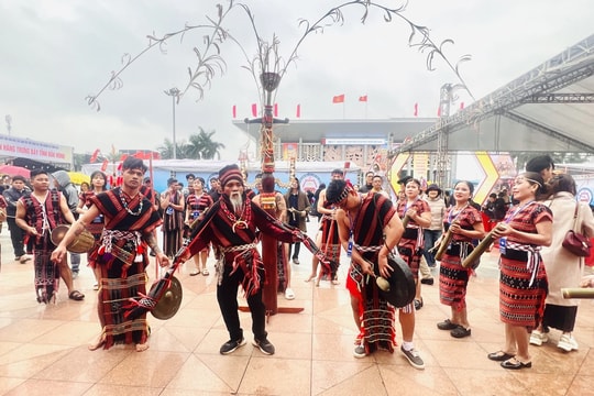 Sắc màu 54 dân tộc hội tụ tại Tuần Đại đoàn kết - Di sản Văn hóa Việt Nam 2025