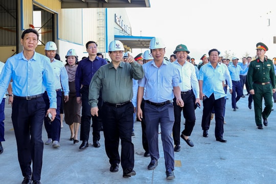 Thủ tướng thăm hỏi người dân, doanh nghiệp thiệt hại nặng nề do bão lũ tại Gia Lai