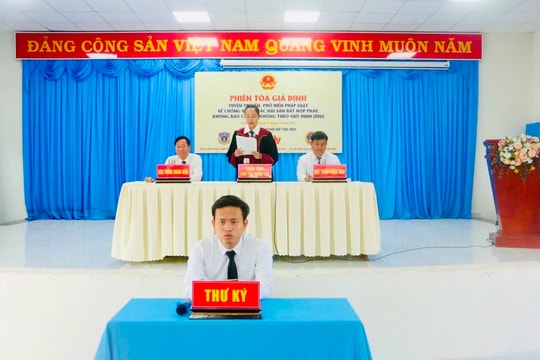 Đồng hành cùng ngư dân ra khơi an toàn, đúng luật