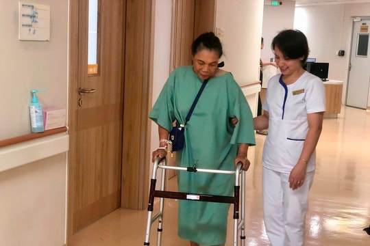 Thay hai khớp gối, nữ bệnh nhân 67 tuổi chấm dứt hơn 10 năm đau đớn