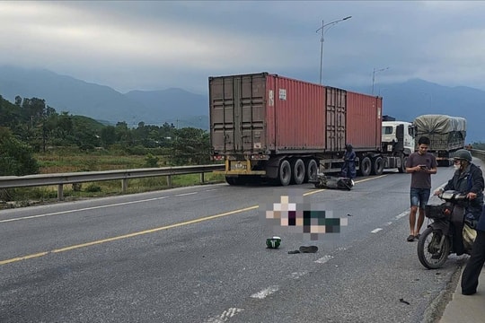 Hai người tử vong sau va chạm giữa xe tải và xe máy