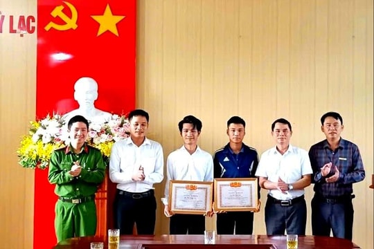 Khen thưởng 3 cá nhân dũng cảm cứu người đuối nước